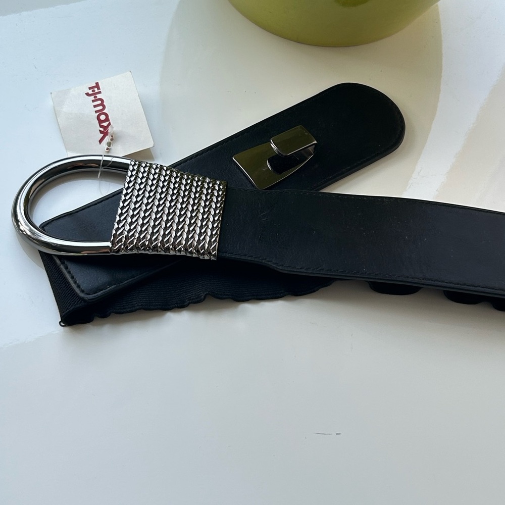 Stylish Black Belt with Silver Buckle - Picture 3 of 9